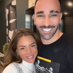 Adil Rami en couple avec Léna, vue dans "Les Marseillais" ou "Les Princes de l'amour"