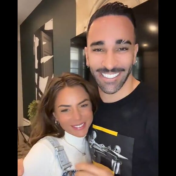 Adil Rami en couple avec Léna, vue dans "Les Marseillais" ou "Les Princes de l'amour"