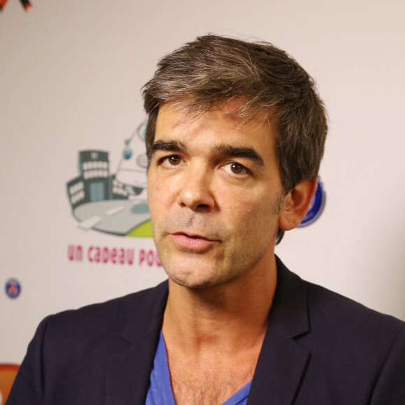Xavier de Moulins- Courtier d'un jour pour encourager les clients à passer ce jour là le maximum d'ordres dans la salle des marchés d'Aurel BGC Rue Vivienne à Paris. Le 11 septembre 2014