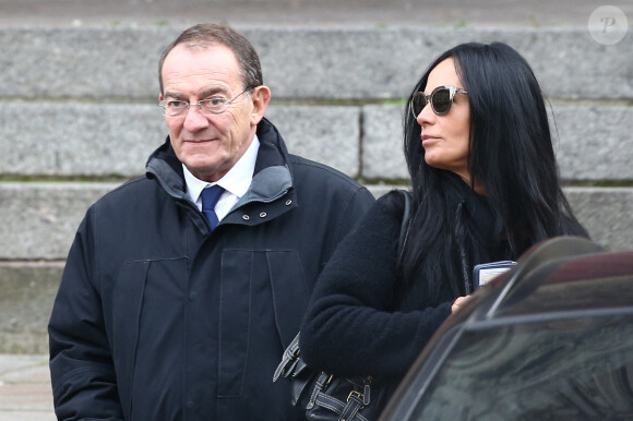 Jean-Pierre Pernaut et sa femme Nathalie Marquay-Pernaut - Sortie de la cérémonie religieuse des obsèques de Françoise Pernaut (Pillot) en la cathédrale Notre-Dame d'Amiens, France, le 19 octobre 2016, pour l'inhumation au cimetière de Bouvaincourt-sur-Bresle. © Crystal Pictures/Bestimage