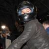 Orlando Bloom repart sur sa moto après avoir dîné au restaurant Madeo dans West Hollywood le 12 janvier 2010