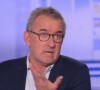 Christophe Dechavanne sur le plateau de l'émission "Jean-Pierre Pernaut, un Français comme les autres", le 2 mars 2022, sur TF1