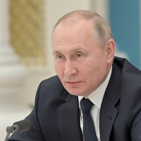 Le président russe Vladimir Poutine est vu lors d'une réunion avec des membres du monde des affaires russe au Kremlin de Moscou, Russie, le 24 février 2022. 