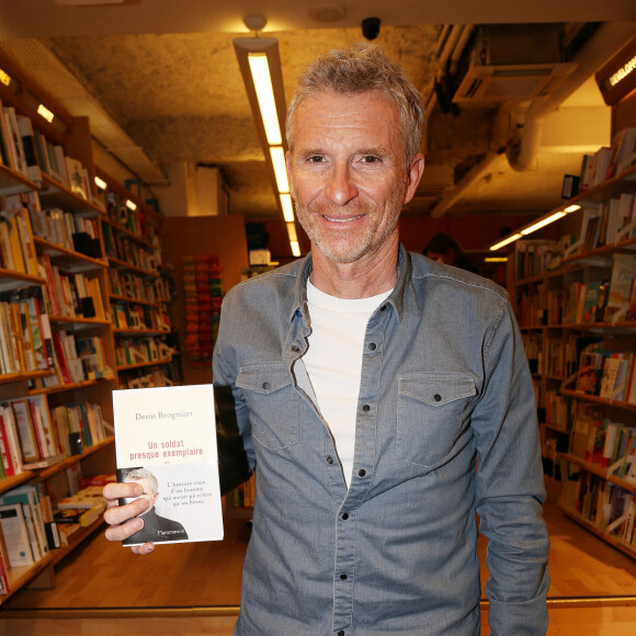 Exclusif - Denis Brogniart en dédicace de son premier roman "Un soldat exemplaire" à la librairie Lamartine à Paris.