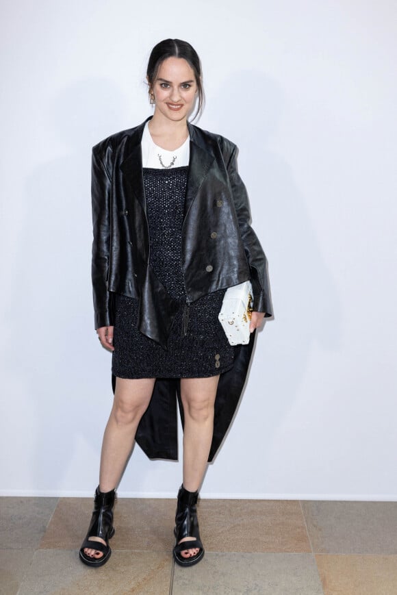 Noémie Merlant assiste au défilé de mode Louis Vuitton, collection prêt-à-porter automne-hiver 2022/2023, au Musée d'Orsay. Paris, le 7 mars 2022 © Borde-Rindoff / Bestimage