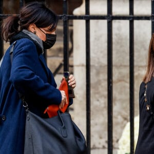 Géraldine Maillet, Valérie Benaïm - Obsèques de Jean-Pierre Pernaut en la Basilique Sainte-Clotilde à Paris le 9 mars 2022. © Cyril Moreau / Bestimage  