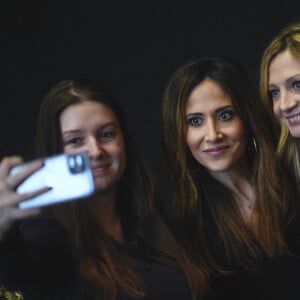 Exclusif - Fabienne Carat et sa soeur Carole Carat, experte décoratrice et architecte d'intérieur, invitées du Salon de l'Habitat 2022 à Saint-Lô. Le 6 mars 2022 © Franck Castel / Bestimage 