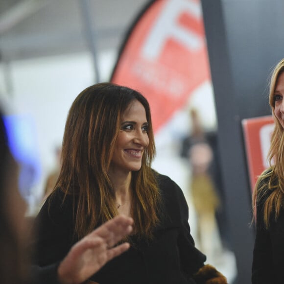 Exclusif - Fabienne Carat et sa soeur Carole Carat, experte décoratrice et architecte d'intérieur, invitées du Salon de l'Habitat 2022 à Saint-Lô. Le 6 mars 2022 © Franck Castel / Bestimage 