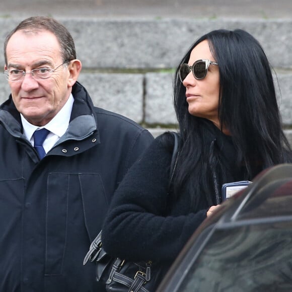 Jean-Pierre Pernaut et sa femme Nathalie Marquay-Pernaut - Sortie de la cérémonie religieuse des obsèques de Françoise Pernaut (Pillot) en la cathédrale Notre-Dame d'Amiens, France, le 19 octobre 2016, pour l'inhumation au cimetière de Bouvaincourt-sur-Bresle. © Crystal Pictures/Bestimage