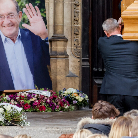 Cerceuil - Obsèques de Jean-Pierre Pernaut en la Basilique Sainte-Clotilde à Paris le 9 mars 2022. © Cyril Moreau / Bestimage