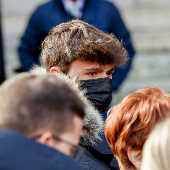 Nathalie Marquay et son fils Tom - Obsèques de Jean-Pierre Pernaut en la Basilique Sainte-Clotilde à Paris le 9 mars 2022. © Cyril Moreau / Bestimage