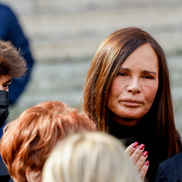 Nathalie Marquay et son fils Tom - Obsèques de Jean-Pierre Pernaut en la Basilique Sainte-Clotilde à Paris le 9 mars 2022. © Cyril Moreau / Bestimage  