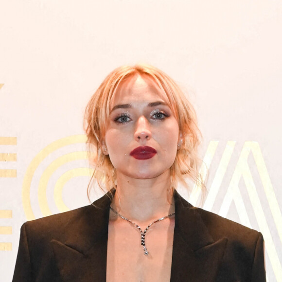 Chloe Jouannet - Photocall au Fouquet's après la 47ème cérémonie des César à Paris le 26 février 2022. © Coadic Guirec / Bestimage 