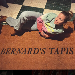 Sophie Tapie a eu une pensée pour son père en découvrant le "Bernard's Tapis" ("Le tapis de Bernard") au Splendido, à Marseille. Story Instagram du 9 mars 2022.