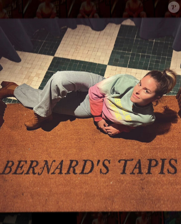 Sophie Tapie a eu une pensée pour son père en découvrant le "Bernard's Tapis" ("Le tapis de Bernard") au Splendido, à Marseille. Story Instagram du 9 mars 2022.
