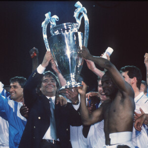 Bernard Tapie lors de la victoire de l'Olympique de Marseille en Ligue des Champions, en 1993.