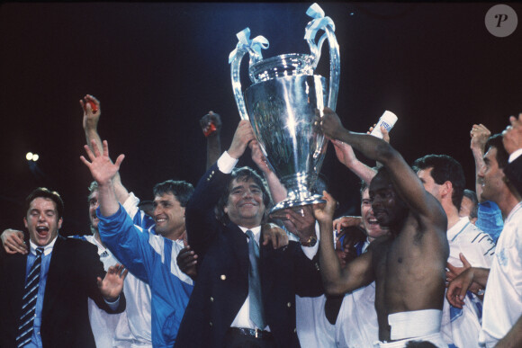 Bernard Tapie lors de la victoire de l'Olympique de Marseille en Ligue des Champions, en 1993.