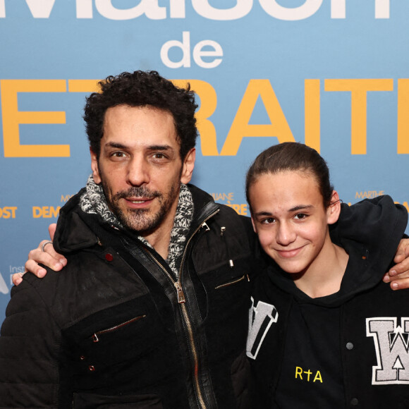 Tomer Sisley et Dino (fils de Sandra Sisley) - Avant-première du film "Maison de retraite" au cinéma Le Grand Rex à Paris le 10 Février 2022. © Rubens Hazon/Bestimage