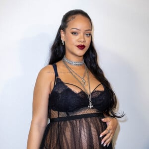 Rihanna, enceinte, prend plaisir à exposer son ventre rond ! © Olivier Borde / Bestimage