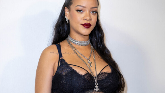 Rihanna, enceinte : toujours le ventre à l'air, elle ose un nouveau look remarquable