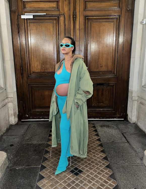 Rihanna, enceinte, à Paris. Mars 2022.