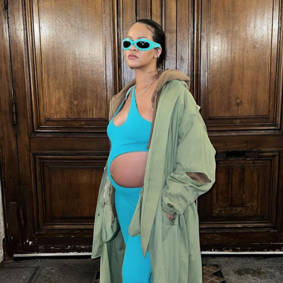 Rihanna, enceinte, à Paris. Mars 2022.