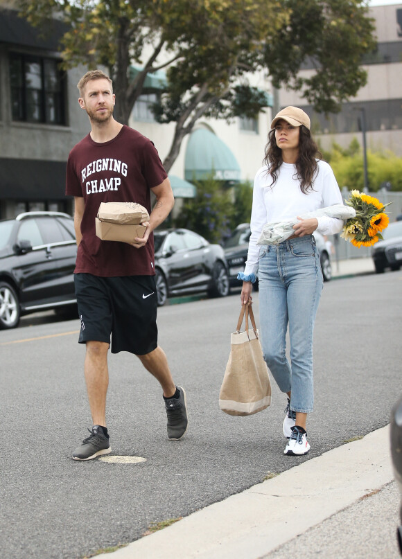 Calvin Harris et sa compagne Aarika Wolf ont fait leur courses au marché local de Santa Monica le 7 juillet 2019. 