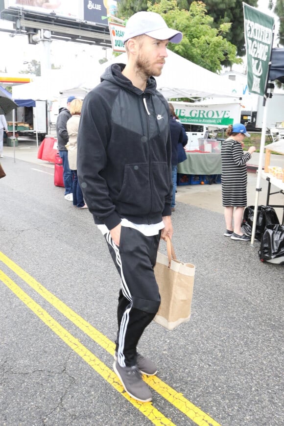 Calvin Harris est allé faire des courses au Farmer's Market dans le quartier de Studio City à Los Angeles, le 19 mai 2019 
