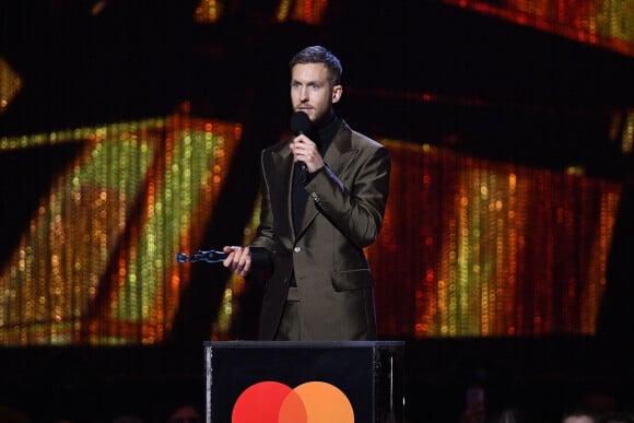 Calvin Harris remporte le Brit Awards du single britannique de l'année avec One Kiss (Dua Lipa) 