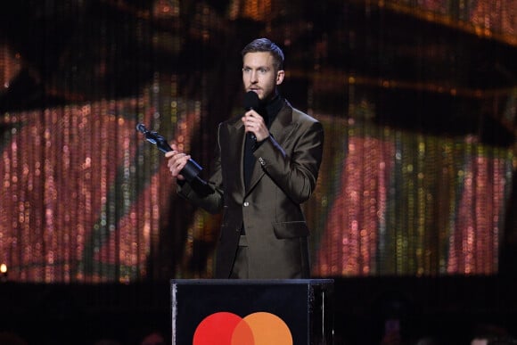 Calvin Harris remporte le Brit Awards du single britannique de l'année avec One Kiss (Dua Lipa) le 20 février 2019. 