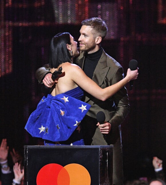 Dua Lipa, Calvin Harris lors de la cérémonie des "Brit Awards 2019" à l'O2 Arena à Londres, le 20 février 2019. 