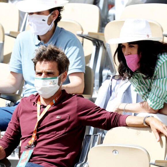 Arnaud Clément et sa compagne Nolwenn Leroy - People dans les tribunes lors des internationaux de France de Tennis de Roland Garros 2021 à Paris, le 6 juin 2021. © Dominique Jacovides/Bestimage