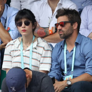 Nolwenn Leroy et son compagnon Arnaud Clément dans les tribunes des Internationaux de France de Tennis de Roland Garros à Paris, le 10 juin 2018. © Dominique Jacovides - Cyril Moreau/Bestimage