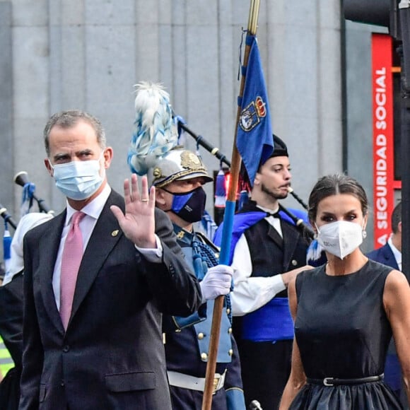 Le roi Felipe V et la reine Letizia d'Espagne, avec la princesse Leonor, princesse des Asturies et l'infante Sofia d'Espagne - La famille royale espagnole lors de la cérémonie de remise des prix de la princesse des Asturies au théâtre Campoamor à Oviedo, Espagne, le 22 octobre 2021.