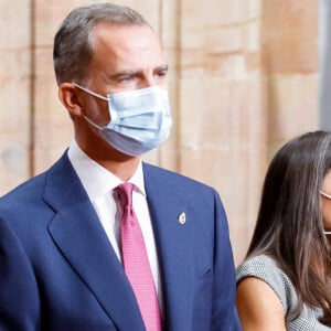 La princesse Leonor, princesse des Asturies, le roi Felipe VI et la reine Letizia d'Espagne, et L'infante Sofia d'Espagne - Réception en audience des récipiendaires des médailles des Asturies 2021 à l'hôtel Reconquista à Oviedo, Asturies (Espagne). Le 22 octobre 2021.