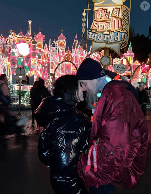 Kourtney Kardashian et son fiancé Travis Barker. Décembre 2021.