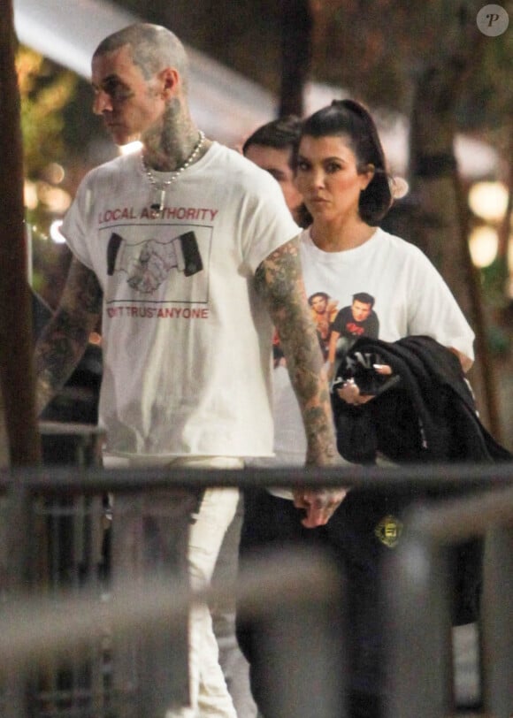 Exclusif - Kourtney Kardashian et son fiancé Travis Barker à Los Angeles, le 7 février 2022.