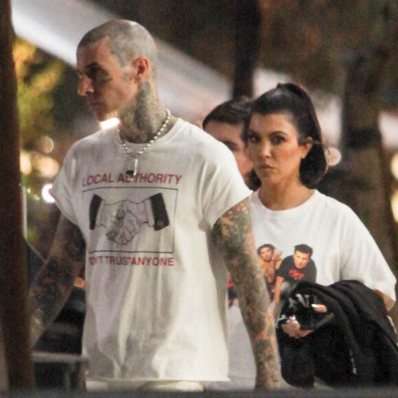 Exclusif - Kourtney Kardashian et son fiancé Travis Barker à Los Angeles, le 7 février 2022.