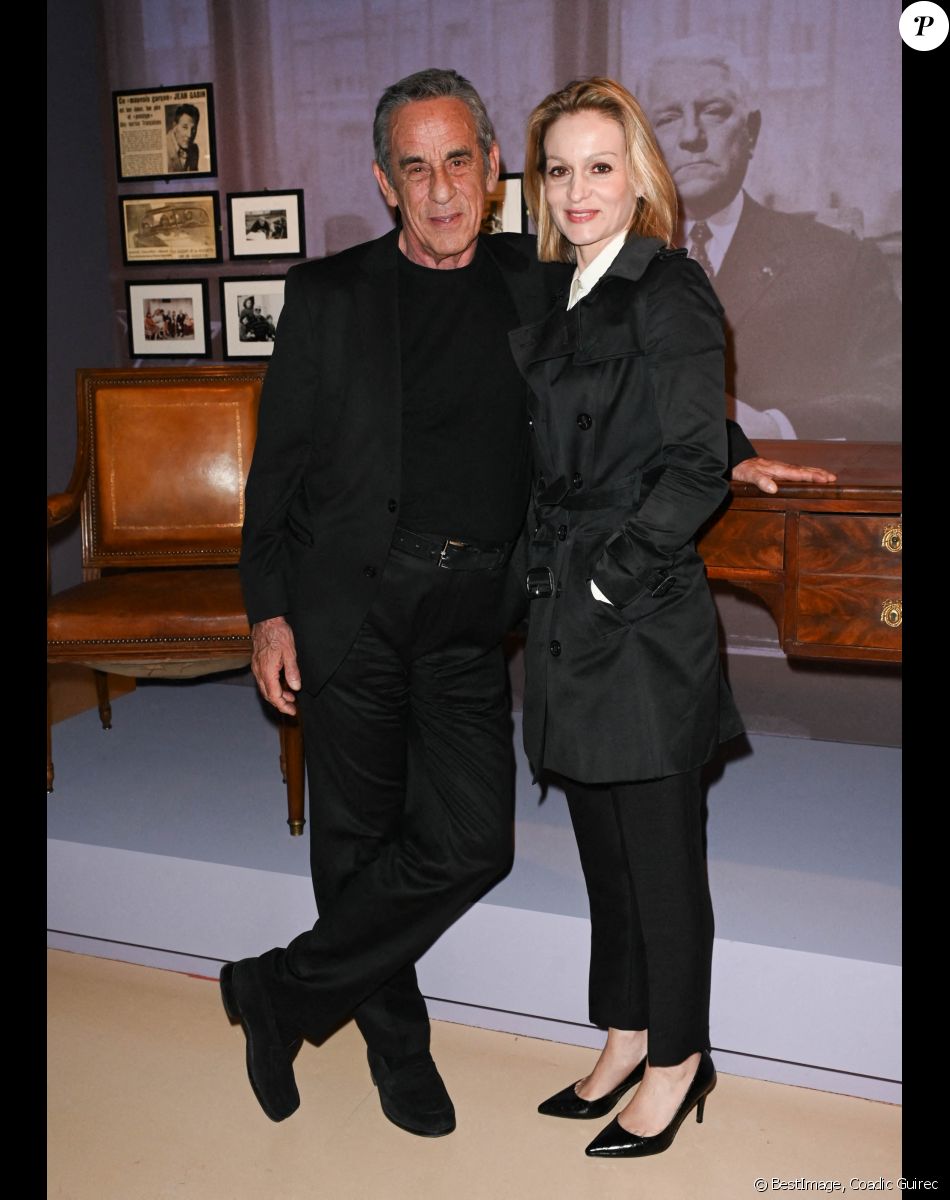 Thierry Ardisson et sa femme Audrey Crespo-Mara - Vernissage de l'exposition Jean Gabin à l'Espace Landowski / Musée des Années 30 à Boulogne-Billancourt le 8 mars 2022. © Coadic Guirev/Bestimage