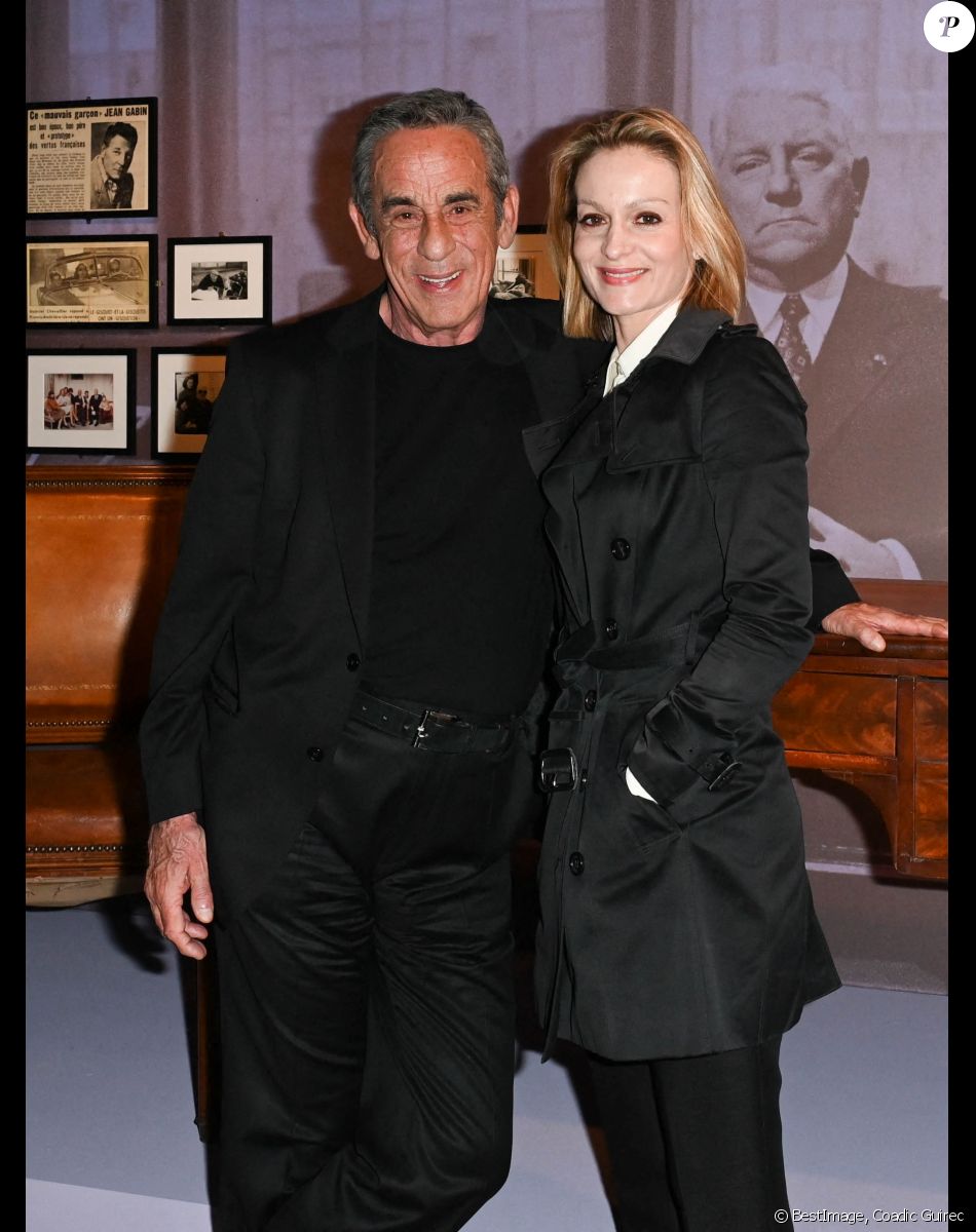 Thierry Ardisson et sa femme Audrey Crespo-Mara - Vernissage de l'exposition Jean Gabin à l'Espace Landowski / Musée des Années 30 à Boulogne-Billancourt le 8 mars 2022. © Coadic Guirev/Bestimage
