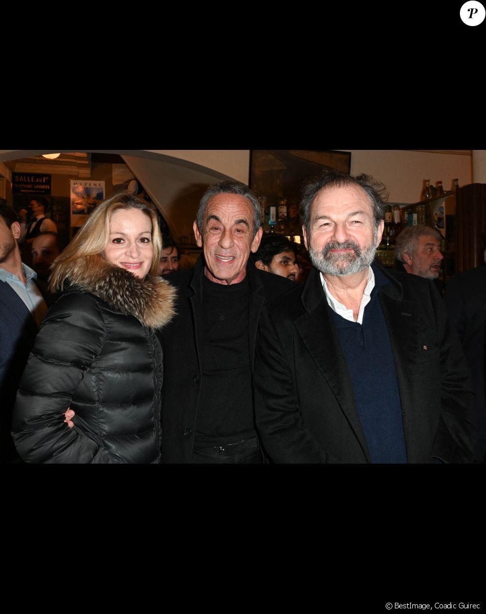 Semi-Exclusif - Audrey Crespo-Mara et son mari Thierry Ardisson, Denis Olivennes - Lancement du numéro 75 de la revue littéraire "La règle du jeu", avec pour thème "Comment lisez-vous ?", au Café de Flore à Paris. Le 16 février 2022 © Coadic Guirec / Bestimage