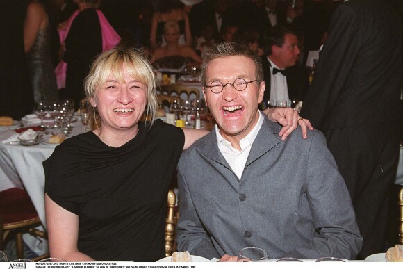 Christine Bravo et Laurent Ruquier - 50 ans de Uni France au Palm-Beach, lors du 52e Festival de Cannes. 1999.