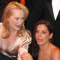 Meryl Streep et Sandra Bullock : Elles se battent et se font... un gros bisou sur la bouche !