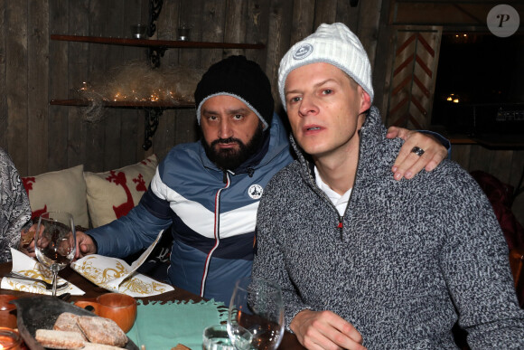 Exclusif - Cyril Hanouna, Matthieu Delormeau au restaurant du Chamane à Köngäs, Finlande, le 30 novembre 2018.  © Sébastien Valiela/Bestimage