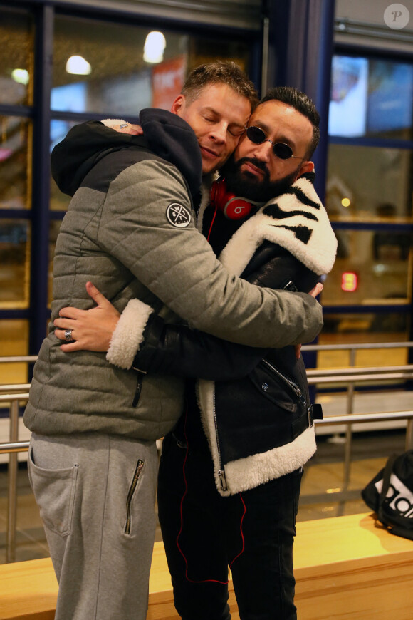 Exclusif - Matthieu Delormeau, Cyril Hanouna arrivent à l'aéroport de Kittilä, Finlande, le 29 novembre 2018. © Sébastien Valiela/Bestimage