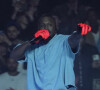 Kanye West sur scène pour le concert caritatif "Free Larry Hoover" au Memorial Coliseum de Los Angeles.