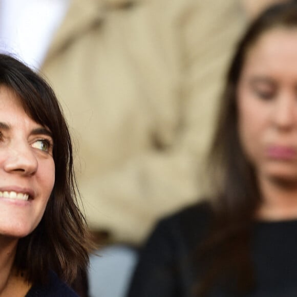 Estelle Denis dans les tribunes lors du match de championnat de Ligue 1 Conforama opposant le Paris Saint-Germain au Racing Club de Strasbourg Alsace au Parc des princes à Paris, France, le 14 septembre 2019. Le PSG a gagné 1-0. © Jean-Baptiste Autissier/Panoramic/Bestimage 