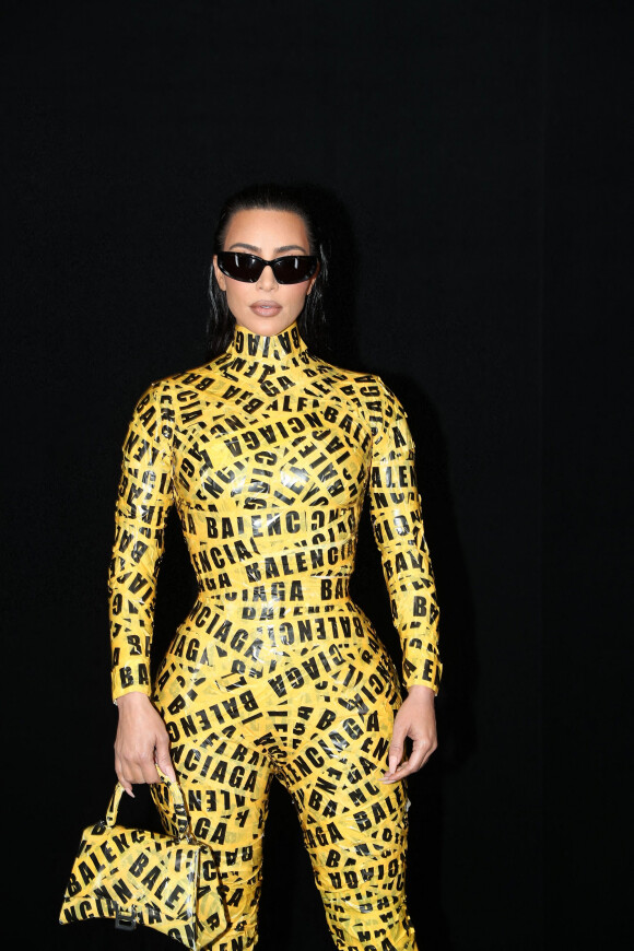 Exclusif - Kim Kardashian assiste au défilé Balenciaga Automne/Hiver 2022/2023 lors de la Fashion Week de Paris au Bourget à Paris, France, le 6 mars 2022. © Da Silva-Perusseau/Bestimage 