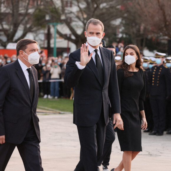 Le roi Felipe VI et la reine Letizia d'Espagne ont présidé les funérailles à la mémoire des victimes du naufrage du bateau de pêche "Villa de Pitanxo" au Temple Novo de Santa María do Porto à Marín, Pontevedra (Galice), le 18 mars 2022.