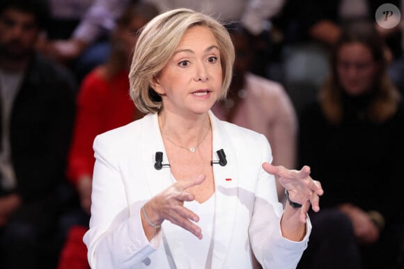 Valérie Pécresse - Les candidats à l'élection présidentielle sont sur le plateau de l'émission "La France face à la guerre" sur TF1. © Laurent Vu / Pool / Bestimage